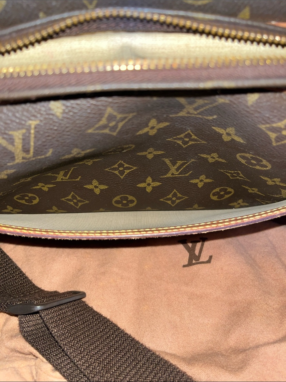 Louis Vuitton Brown Monogram Messenger Bag with Tan Trim with dust bag. - Picture 3 of 3
